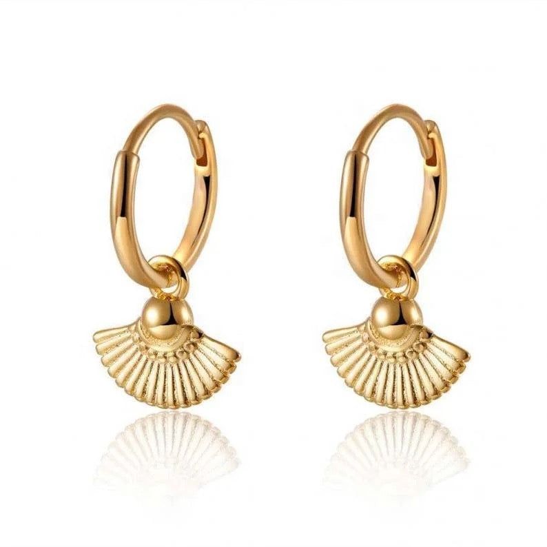 Minimalist Vintage Fan Charm Hoops - Gold
