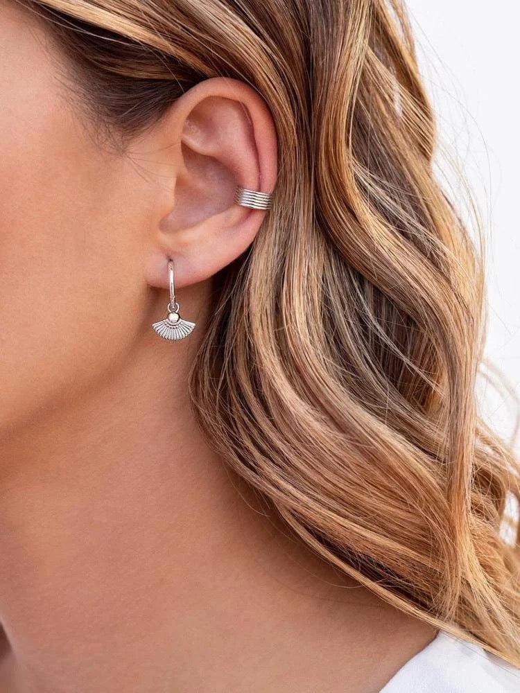 Minimalist Vintage Fan Charm Hoops - Gold