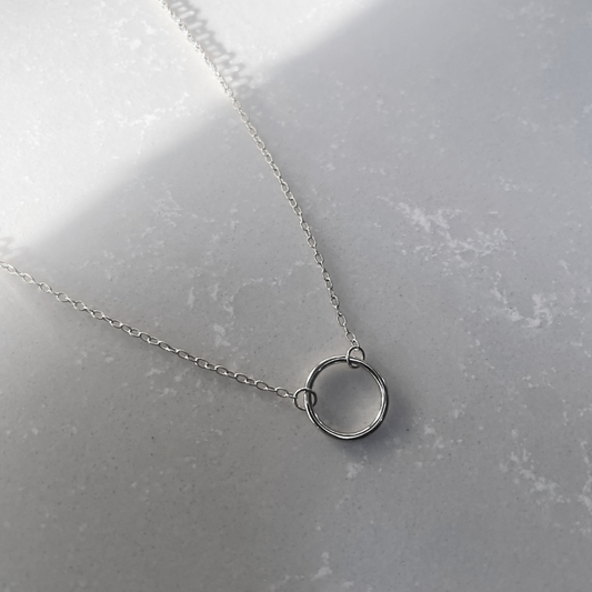 Simple Clavicle Circle Necklace - Platinum